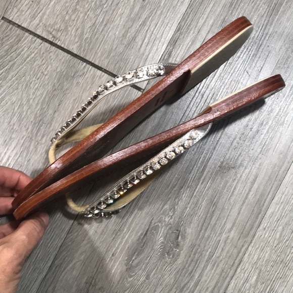 Mystique Silver Rhinestone Thong Style Leather Sandals size 8 - Picture 5 of 9